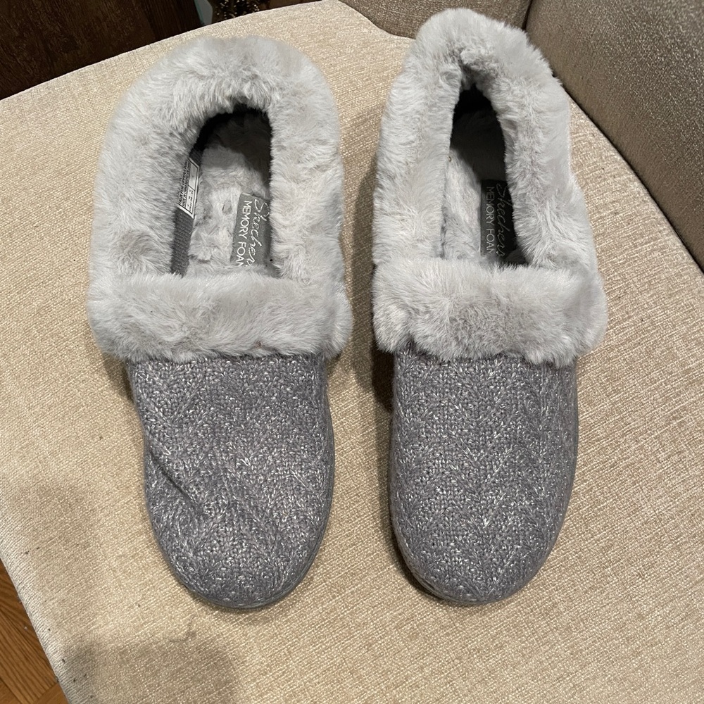 Skechers Grey Fur Slippers size 8.5 Memory Foam